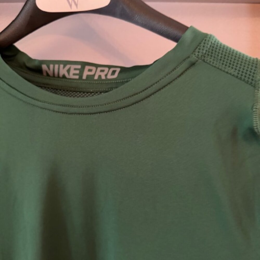 NIKE DRY FIT TSHIRT-SIZE L
